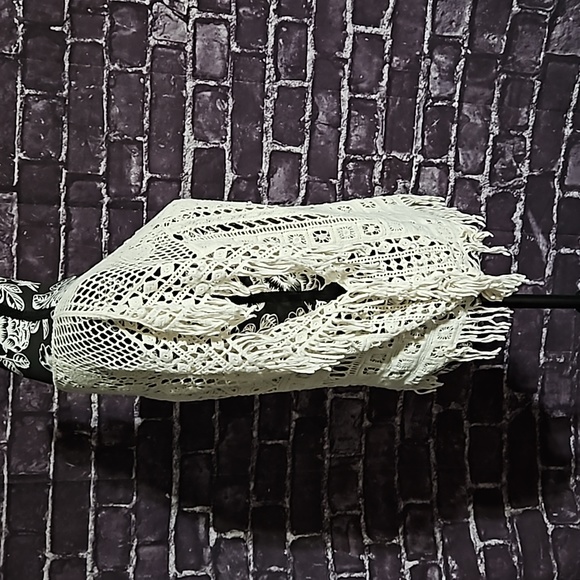 1 2 3 Brand Bohemian Crochet Layering Top with Fringe  size Small /Medium - Picture 3 of 6